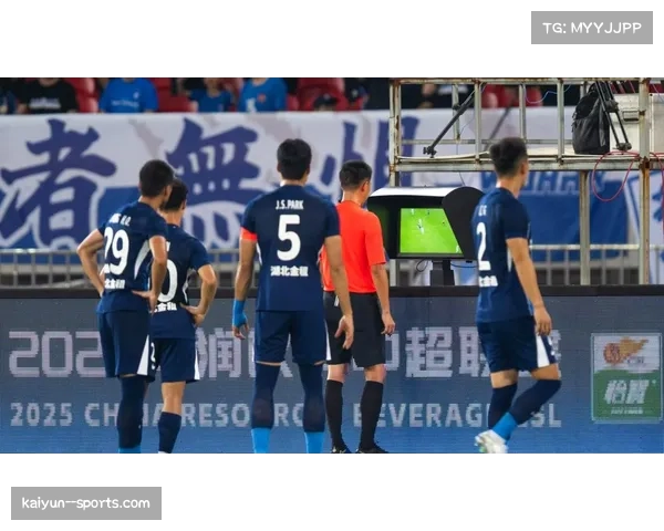 青岛海牛主场爆冷四比二击败北京国安 保级路上收获关键三分