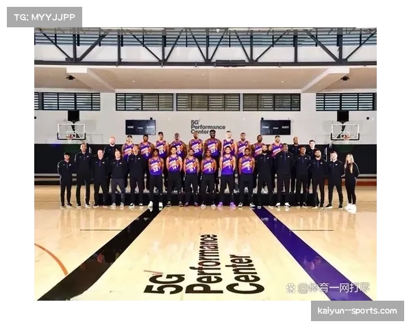 布克30+9激活太阳全队五人上双 去中心化进攻体系引发争冠范式讨论